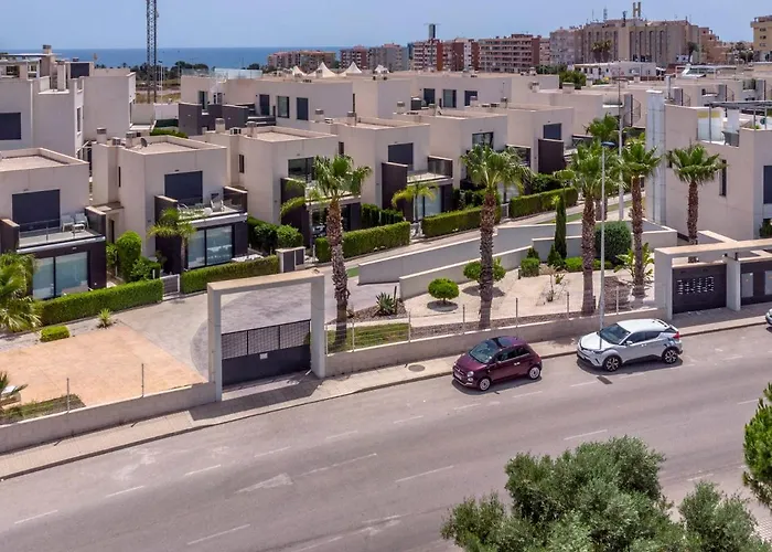 Cb Living - 3 Bedroom In Punta Prima Holiday home